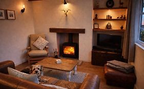 Cosy Flint Cottage